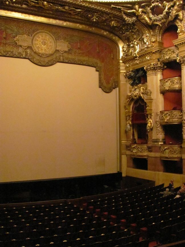 パレ・ガルニエホール<br />すごく雰囲気があって、ここでオペラ見たら最高なんだろうなと思った。（バレエ中心であんまりオペラの上演やってないらしいけど）