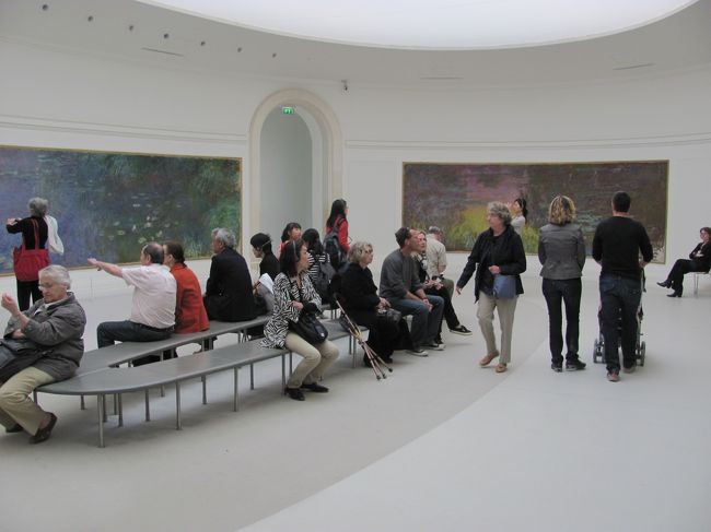 オランジュリー美術館　モネの「睡蓮」<br />オランジュリー美術館にはこれを見るためだけに入場しました。パリには色々な美術館に色々な有名な作品がありますが、この作品が一番見たかったし、一番感動もしました。