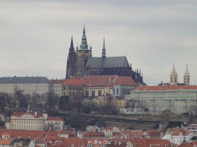プラハ城<br />存在感あります