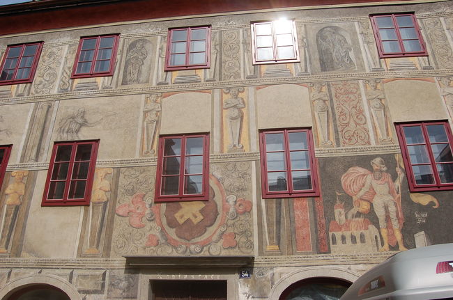 壁に絵が描かれている<br />こういうの多いです