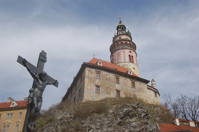 イエスの十字架と城の塔