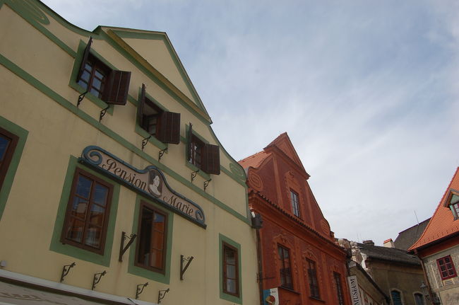 屋根が特徴的<br />薄いけれどとんがってます