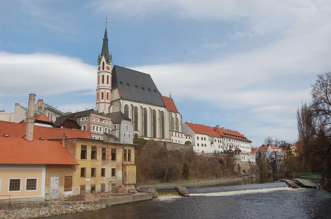 川からの聖ヴィート教会<br />プラハにも同じ名前があるな