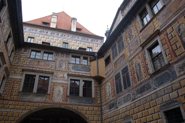 チェスキークロム城内も壁は絵