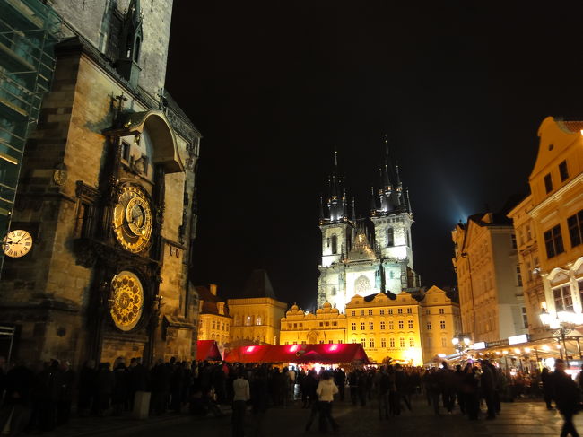 旧市街広場<br />ライトアップされてキレイ