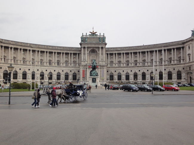 新王宮を正面から