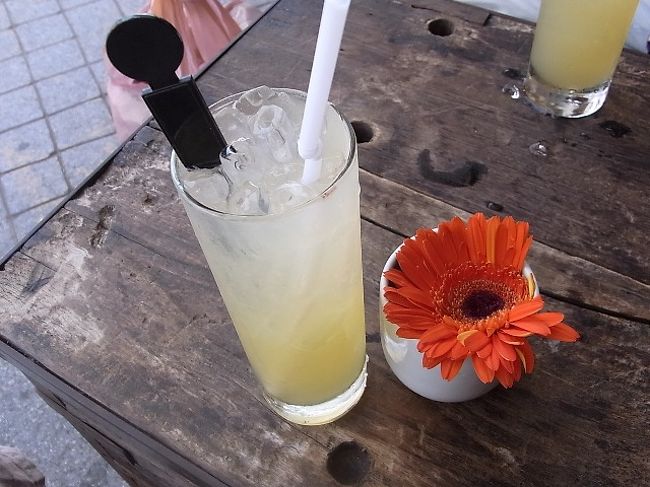 ここで、今回はまったのが！これ。<br />ライムジュースです。<br />とにかくすっぱい！甘い！<br />暑いときはこれです！<br />おかわりしました、私。