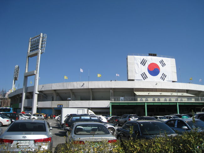 城南一和のホームグランド城南総合運動場｡城南第二運動場と併用で使用しているようです｡ソウルから地下鉄を利用して簡単に行け､最寄り駅Moranから徒歩圏内｡
