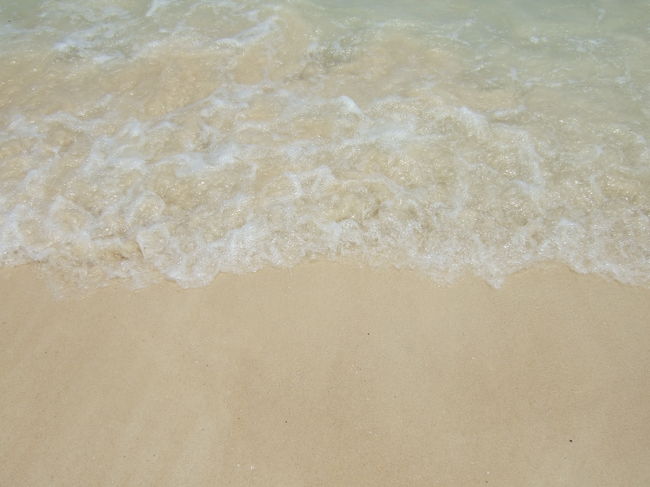 海。<br />日本の海にはあまり行った事がないですが、日本の海とは何か違うと思いました。<br /><br /><br />