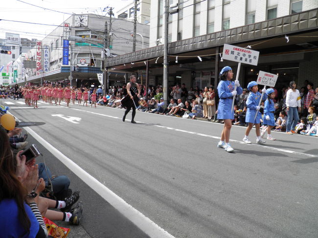 次は「バトンチーム　ウィンクス　チェリーズ」と「城北中学校吹奏楽部」の合同チームです。