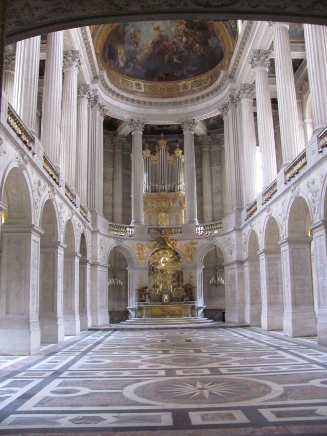 王室礼拝堂<br />オーディオガイドは何故か無料で貸してもらえました。説明を聞きながらまわりたかったのですが、次々と人が押し寄せてくるので、あんまりゆっくりはできませんでした。