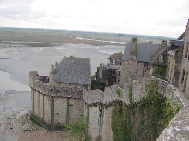 この日も午前9時の入場開始前から並ぶつもりで修道院に向け出発。ホテルの朝食が8時からと遅かったので、急いで食べたりもしたのですが、入場開始5分前に行っても、誰もならんでいなくて拍子抜けでした。