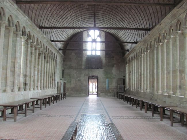 食堂<br />質素な感じですが独特の美しさです。