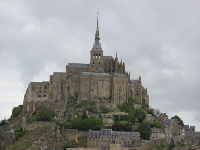 この日は天気も悪く、風も強く、とても寒い日でした。もっときれいなモンサンミシェルの写真が撮りたかったけど、条件面や腕の面からもあまり良い写真が撮れなかったのが残念でした。
