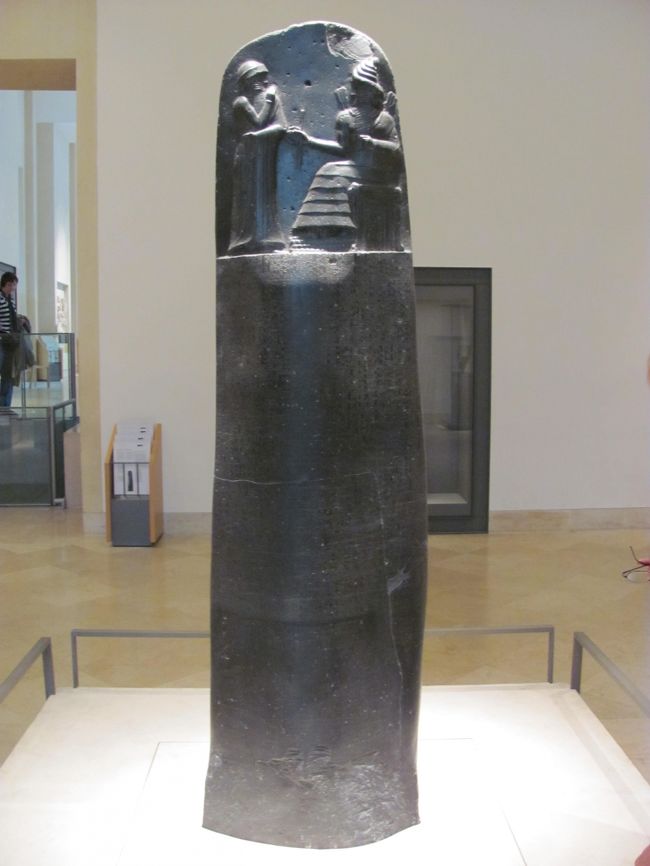 ハムラビ法典<br />こんな形でルーヴルに保存されていたのですね。全然知りませんでした。