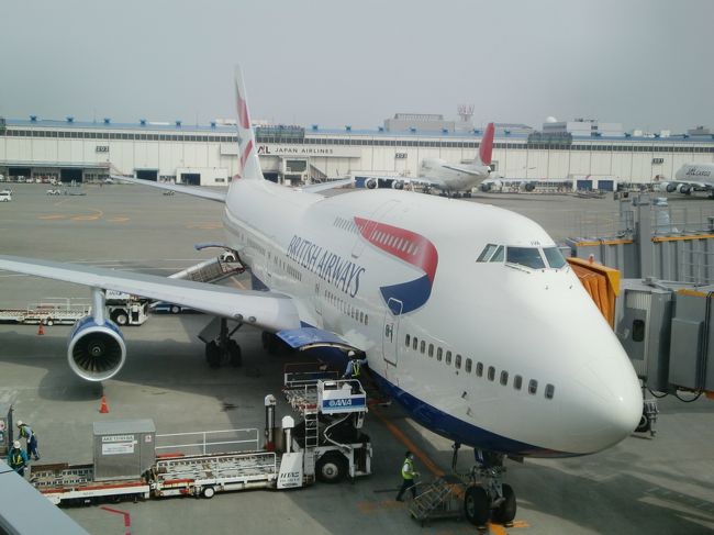 ブリティッシュエアウェイズは評判が芳しくなかったが、往復とも客室乗務員はほかの航空会社と遜色はなかった。食事については、軽めのメニューで物足りないときもあったが、まずまずの内容だと思う。<br />ゴールデンウィーク直前なので、往路は満員状態だった。