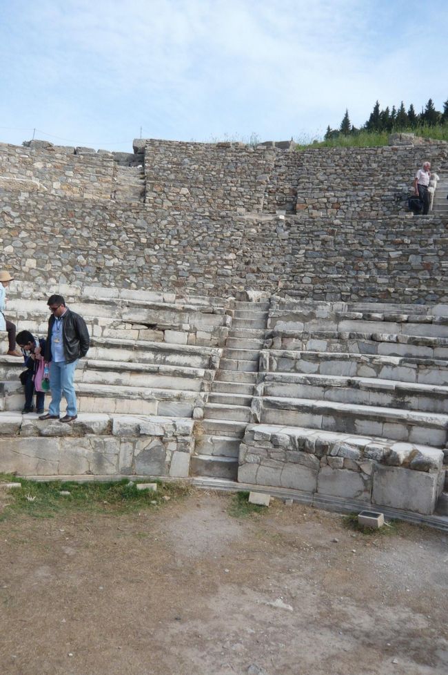 議事堂　進んでいたのですねー　　上段は一般市民も　入れるようになっています。