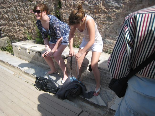 水洗トイレ、どなたも座りたくなルみたいね。