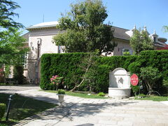 やってきたのはUKAI河口湖オルゴールの森

日帰りバスツアーなどでも、候補に入るスポットなのですが、まだ早い時間帯なので、団体さんがいなくてラッキー