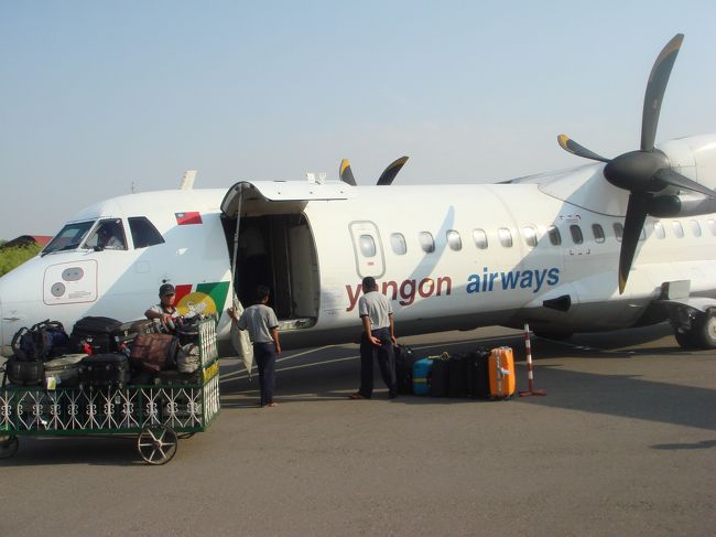 乗ってきたヤンゴン航空機。<br />写真を撮るのは不味いかも!?って思ったが、<br />みんな観光客はお構い無しに撮っていたので、<br />私も遠慮なく撮らせてもらった。<br />バガン空港にて。<br />飛行機の滞在時間は15分。<br />その後この飛行機はまたどこかへと飛んでいった。