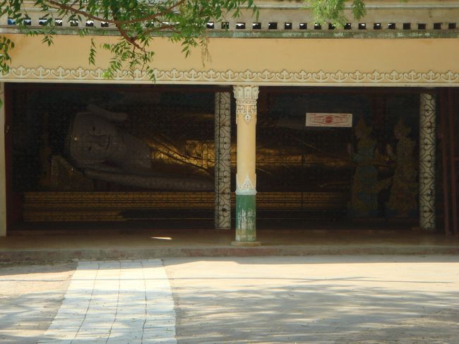 やっぱりここでも仏像が寝てました（笑）