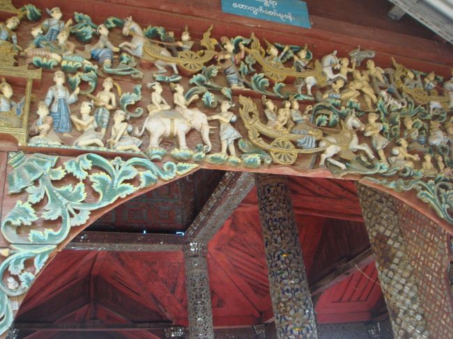 内部には綺麗な装飾がなされていました。