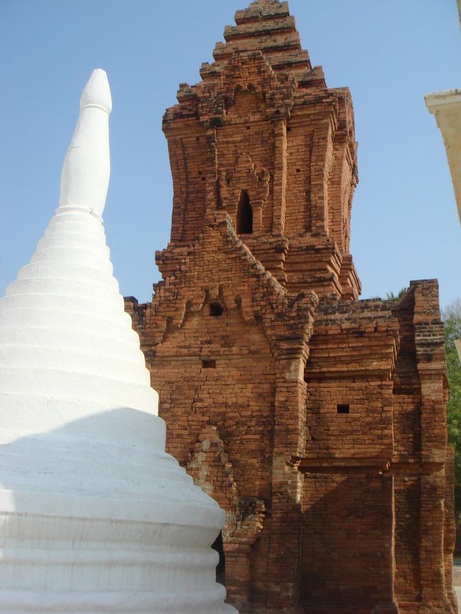 金の派手な建物ばかりではなく、<br />こういったシックな感じの建物もありました。<br />まっキンキンの建物より、<br />個人的にはこういう少し古めかしい建物の方が好きです。