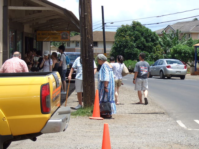 集合場所を通り過ぎ、次はマツモトシェイブアイスです。<br />噂どおり混んでいます。