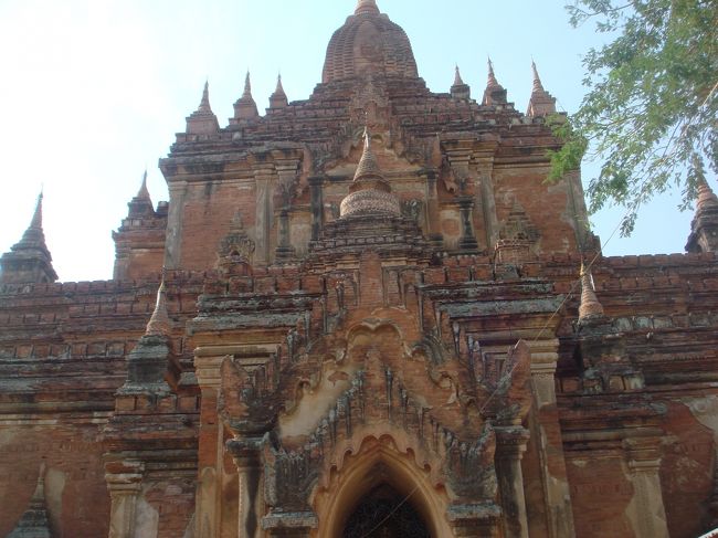 金の建物から離れて古めかしい建物。<br />心が落ち着きます。