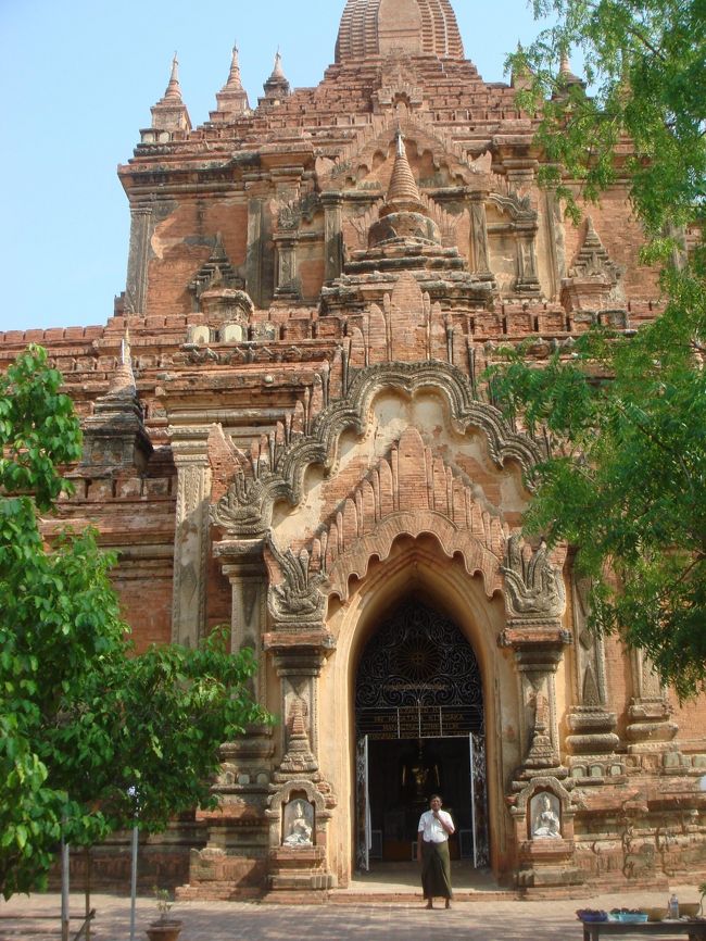 ティーローミンロー寺院入り口。