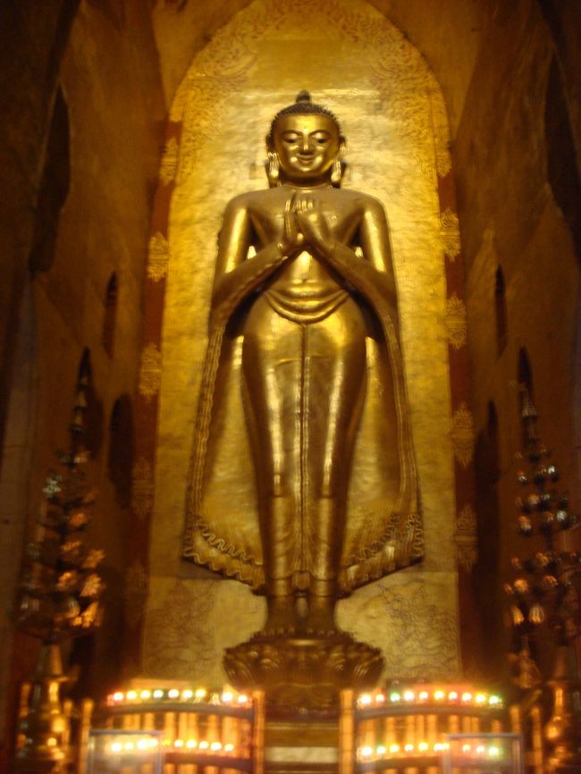アーナンダ寺院内の別の仏像