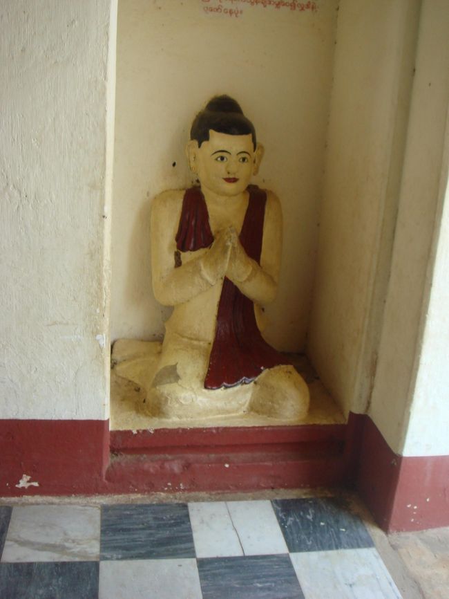 今思っても、<br />大きいものから小さなものまで、<br />美しく装飾されている仏像から質素な仏像まで…。<br />本当に色々な仏像があるのに驚かされます。