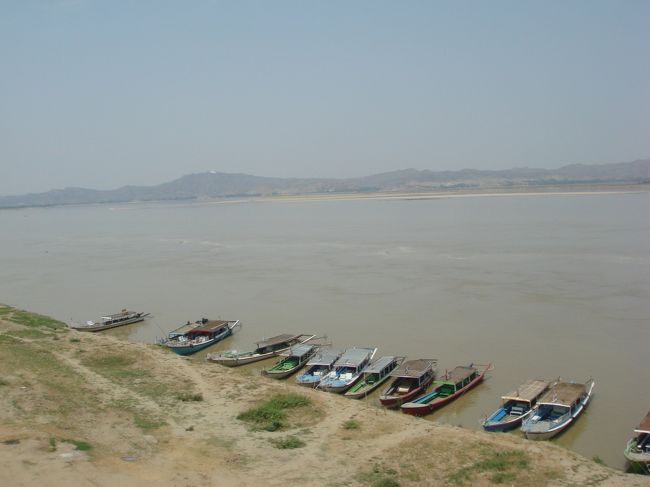 観光客相手のボート乗り場。