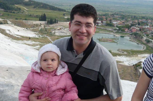 地元の家族も温泉に足をひたして。楽しんで！