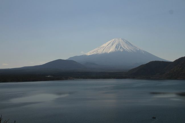 8：30　『本栖湖』からの富士山<br /><br />1000円札の裏のデザインの元になった写真はこの近くから撮られたものです。