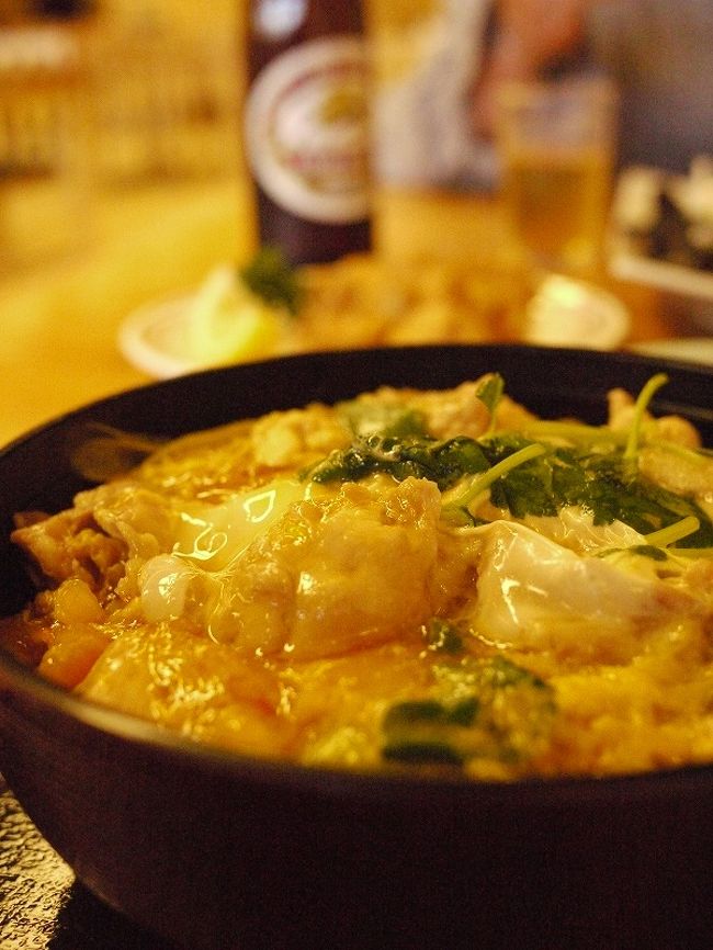 先にゆらりの中の食堂で食事を済ませます。<br />鍋料理中心の個室と居酒屋メニューの大広間があります。<br /><br />『甲州地鶏と地卵の親子丼』（1200円）