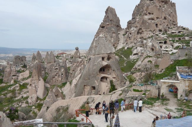 ウチヒサール　ギョレメの谷を見下ろすパノラマに興奮して　シャターを押し続け。