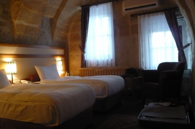 洞窟ホテル　ギョレメ　カヤの部屋、それぞれ違った造りになっていて、　窓からは絶景も楽しめ、バス　トイレも快適、