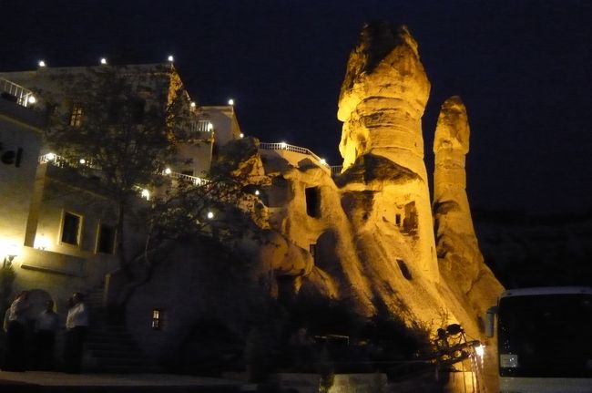 夕食後はライトアップされた景色も楽しみ、