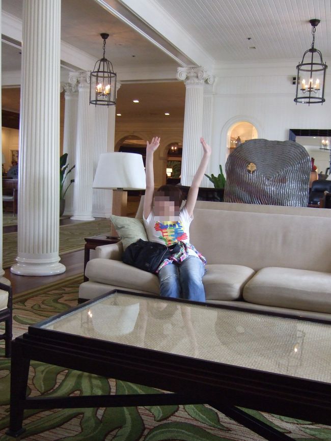 KCCを堪能し、一旦ホテルへ戻ります。<br />あせをかいていたので着替えて最後のお買い物へ向かいます。<br /><br />とその前に…<br />モアナサーフライダーに行ってみました。<br />素敵なホテル〜<br />あまりはしゃげません（笑）