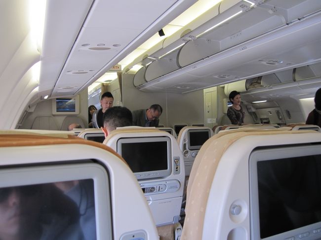 福岡→シンガポールまで、新しい機内装備の330で！<br />画面が大きくなってました。