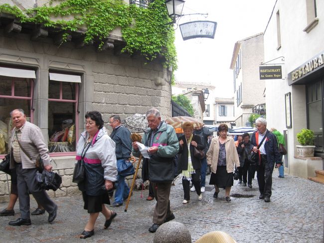着いた時は、生憎の雨でしたが、欧米の観光客がたくさんでした。