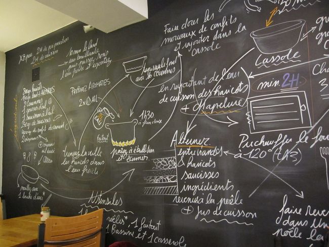 壁には、カスレのレシピが！