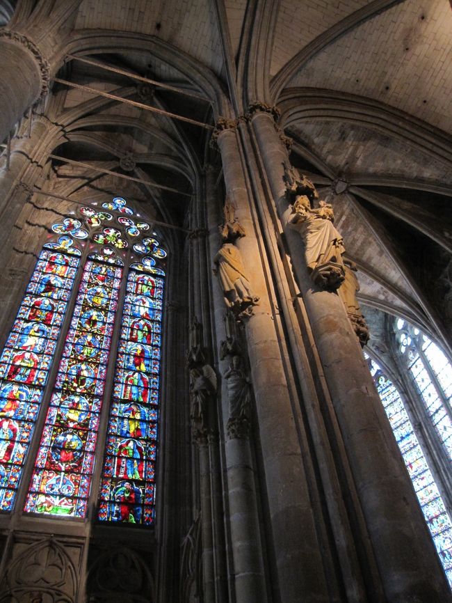 ステンドグラスがキレイでした。