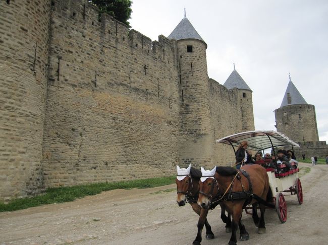 シテ内は、観光馬車も走ってます。