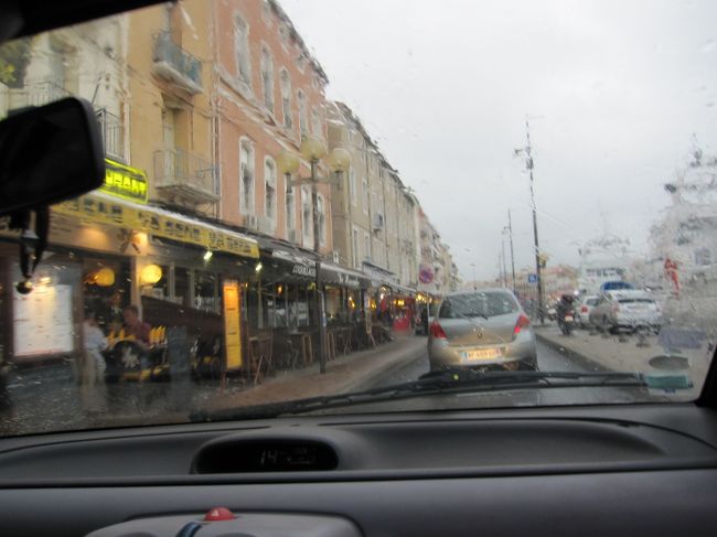 車でザザッと町を観光。