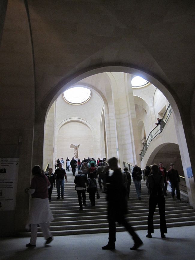 リベンジのルーヴル美術館。<br />遠くに見えている物は、もしかして。。。