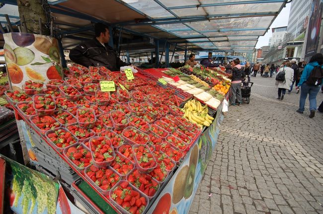 フルーツや雑貨が売られていました