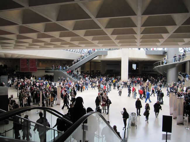 お昼１２時過ぎでこの人の多さ。<br />９時オープンと同時に行くのがオススメです！