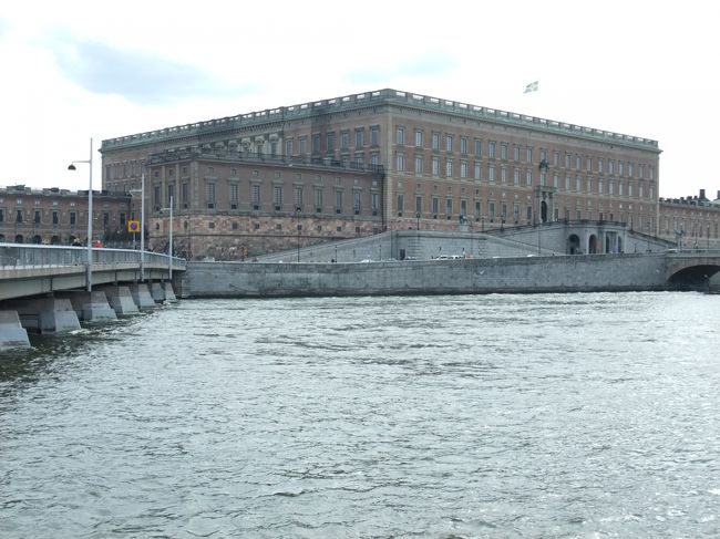 橋を渡ってガムラスタンへ向かいます